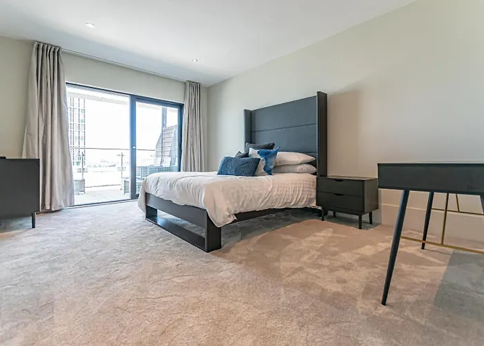 Luxurious 3 Bed - River View