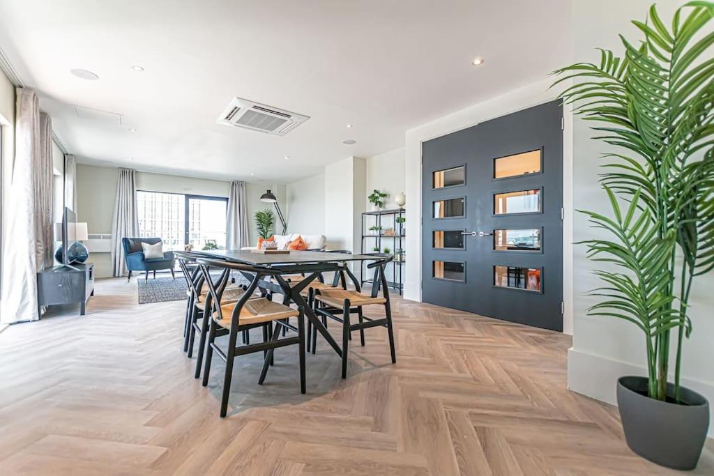 Luxurious 3 Bed - River View * Liverpool