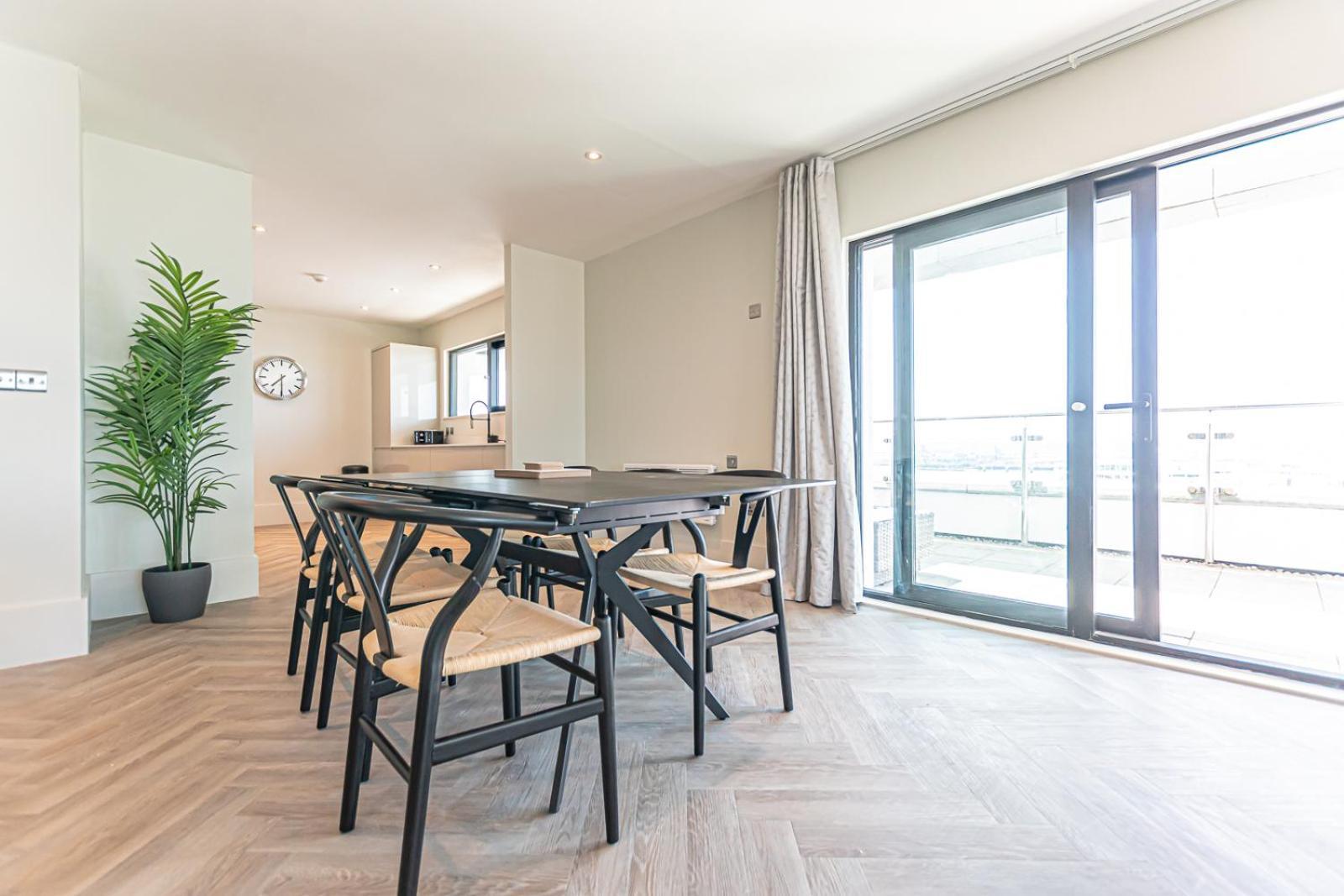 Luxurious 3 Bed - River View *