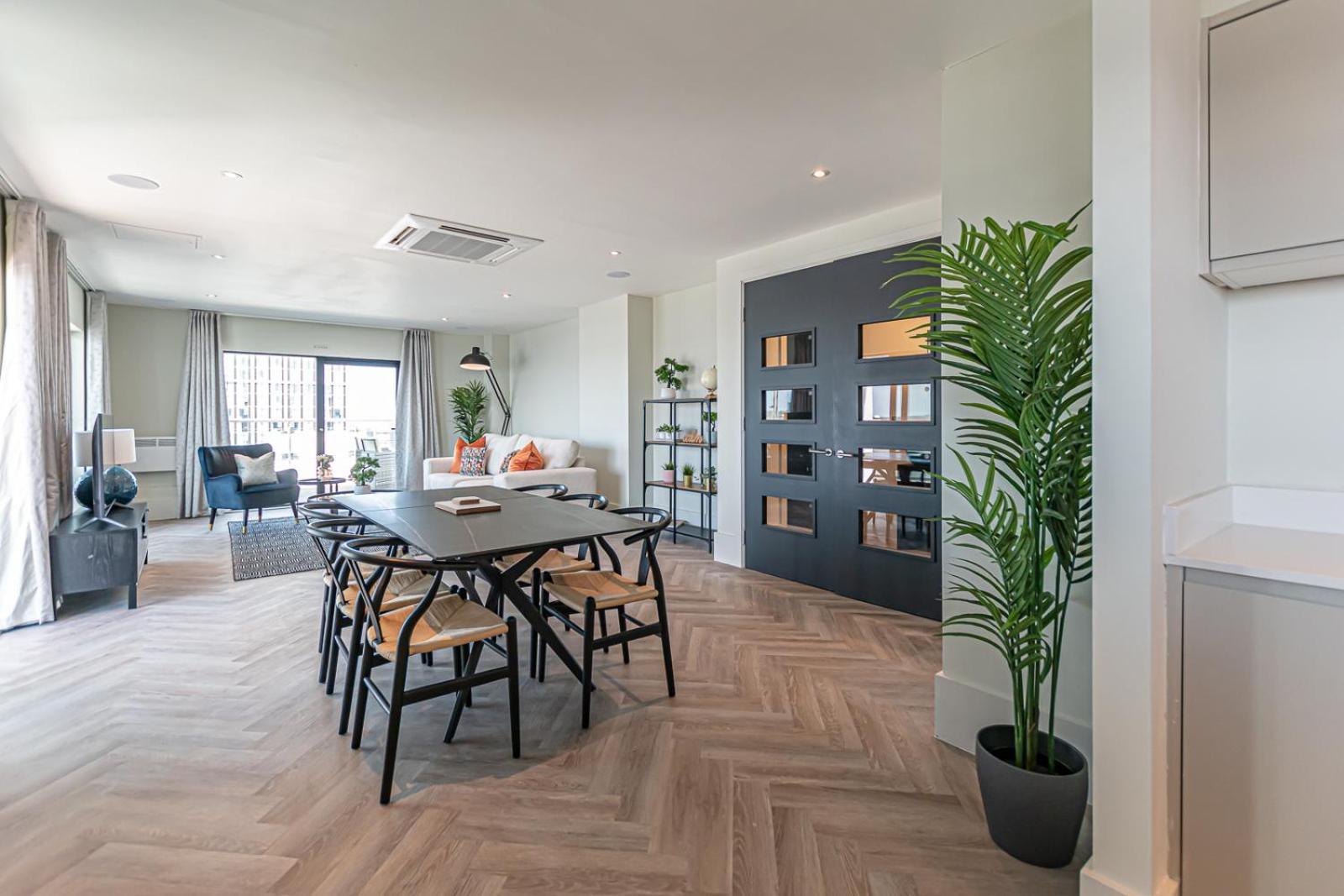 Luxurious 3 Bed - River View *