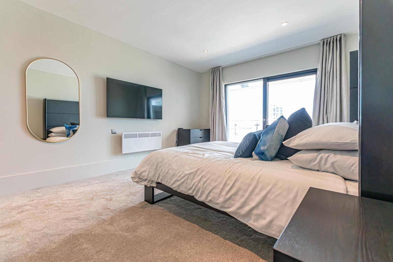 Luxurious 3 Bed - River View *