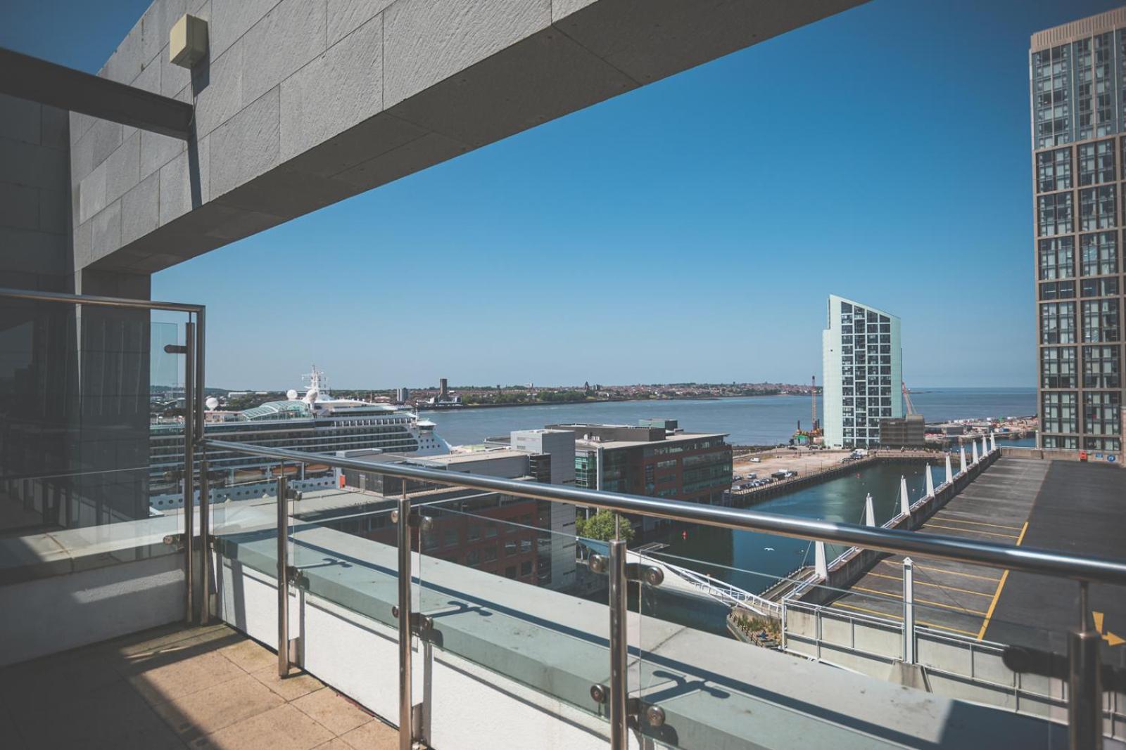 Luxurious 3 Bed - River View
